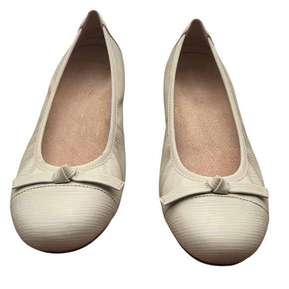 NWT Vionic‎ Cream Women's Flats with Bow Detail size 6 - Picture 2 of 14